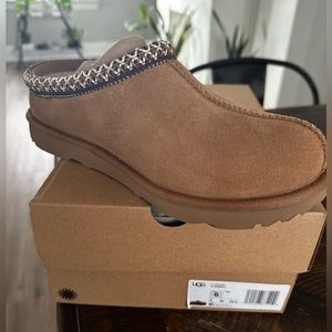 Brand new pair of sold out Chesnut Ugg Tasmans! Big kids size 6 / Women’s 8
